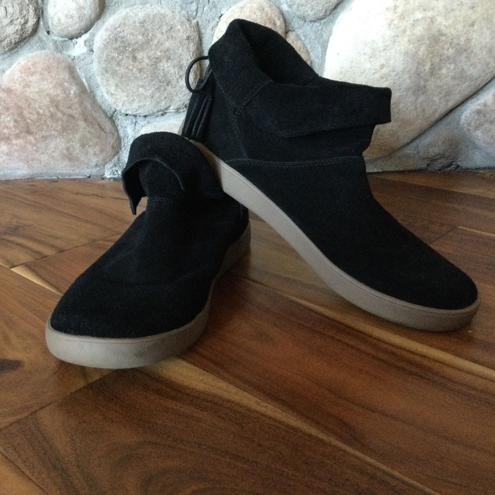 ✔️ UGG Koolaburra Black Suede Skyllar Ankle Moccasin Boots Size 10